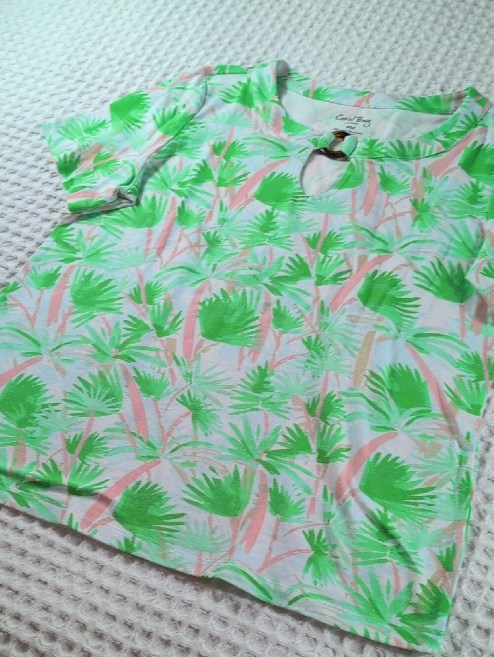 Coral Bay White Tee with Green & Pink Palm Print and Keyhole Ring Size M Petite
